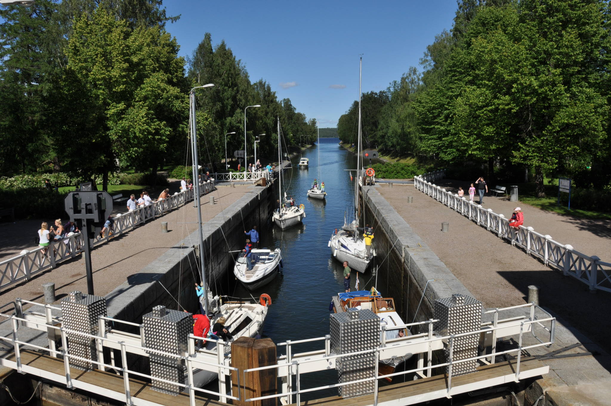 Vääksyn kanava translates to Vääksy Canal.